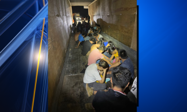 Brasileiros estão entre 49 imigrantes encontrados em carroceria de caminhão na fronteira