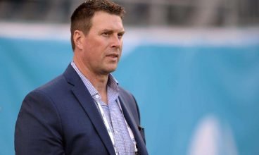 O estado de Washington precisa de treinadores de futebol.  O ex-zagueiro Ryan Leaf está pronto para ajudar