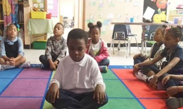 Em vez de castigo escola manda alunos para meditação