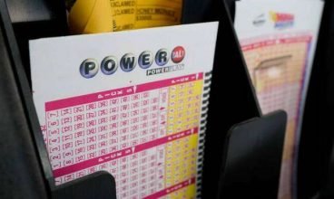 Sem vencedor, prêmio da “Powerball” acumula e deve pagar mais de US$ 552 milhões