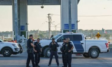 Homem que transportava imigrantes dentro de um caixão é preso no Texas