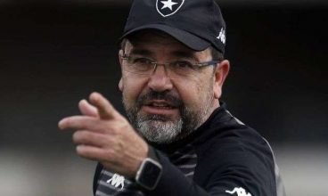 Botafogo anuncia saída do técnico Enderson Moreira