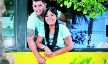 Casal vai de Brasília ao Alasca vendendo doces em motorhome