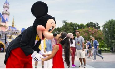 Disney vai retomar encontros com personagens sem distanciamento social depois da Páscoa