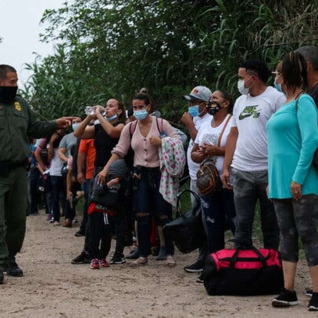 senadores-americanos-apresentam-projetos-de-lei-sobre-expulsao-automatica-de-imigrantes