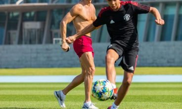 Filho de Cristiano Ronaldo marca em estreia no United e leva todos ao delírio com comemoração do pai: “Siiii”