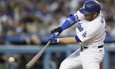 Freeman, Smith chave 6-run 8, Dodgers rally para bater Reds 9-3