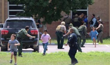 Presença policial nas escolas após tiroteio no Texas é reforçada em NJ e NY