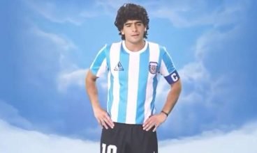 Maradona é “ressuscitado” na Argentina em vídeo chocante e deixa mensagem comovente; assista