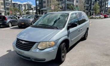 Alugo mini van   / $180.00 a semana ou $30.00 a diária.
 – Esse carro não tem ne…