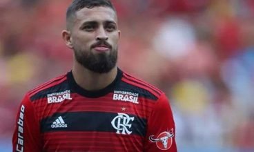 Mercado da bola: brasileiro ex-Flamengo está próximo de time da Turquia