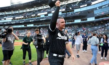 Liam Hendriks faz retorno emocionante para os White Sox meses após a batalha contra o câncer