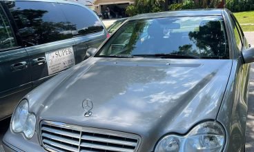 Vendo carro em excelente estado.  Mercedes 2006 c280 115 mil milhas. Me chama in