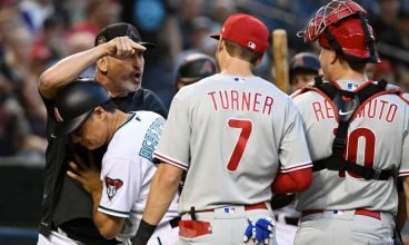 Múltiplas expulsões após o gerente dos D-backs argumentar que Phillies atingiu Corbin Carroll intencionalmente