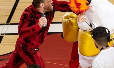 Conor McGregor nocauteia o mascote do Miami Heat em falha na promoção do produto e o manda para o hospital