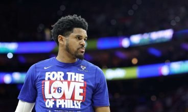 Tobias Harris disse que alguns torcedores do Sixers iriam trocá-lo por um biscoito, então uma empresa fez uma contraproposta