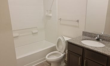 Alugo quarto em apartamento com banheiro privativo. North Charleston, ótima loca