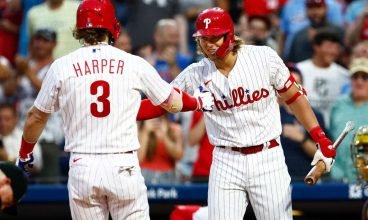 Harper encerra a seca de RH ao longo da carreira com Phillies vencendo doubleheader