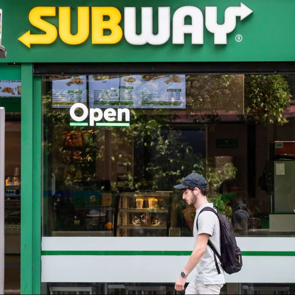 Quase 10.000 pessoas concordam em fazer um compromisso legal e vitalício por sanduíches gratuitos do Subway