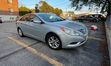 2013 Hyundai Sonata for sale! *ENGINE KNOCKING* Bodywork and interior are in per