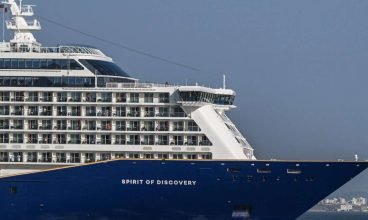 'We Had Crew Crying': vídeo mostra navio de cruzeiro atingido por ondas enormes, 100 passageiros feridos