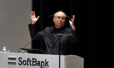 CEO do SoftBank afirma que IA 10 vezes mais inteligente que os humanos pode chegar em questão de anos