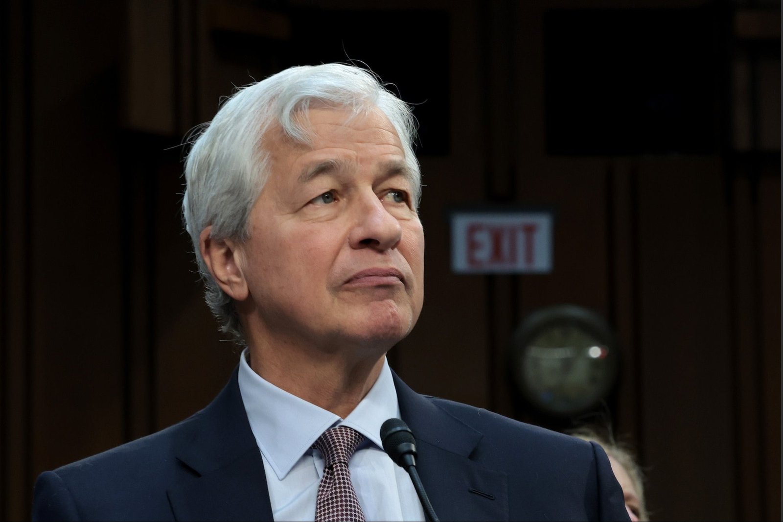 Jamie Dimon diz que uma recessão moderada ainda está na mesa: 'Há muita incerteza por aí'