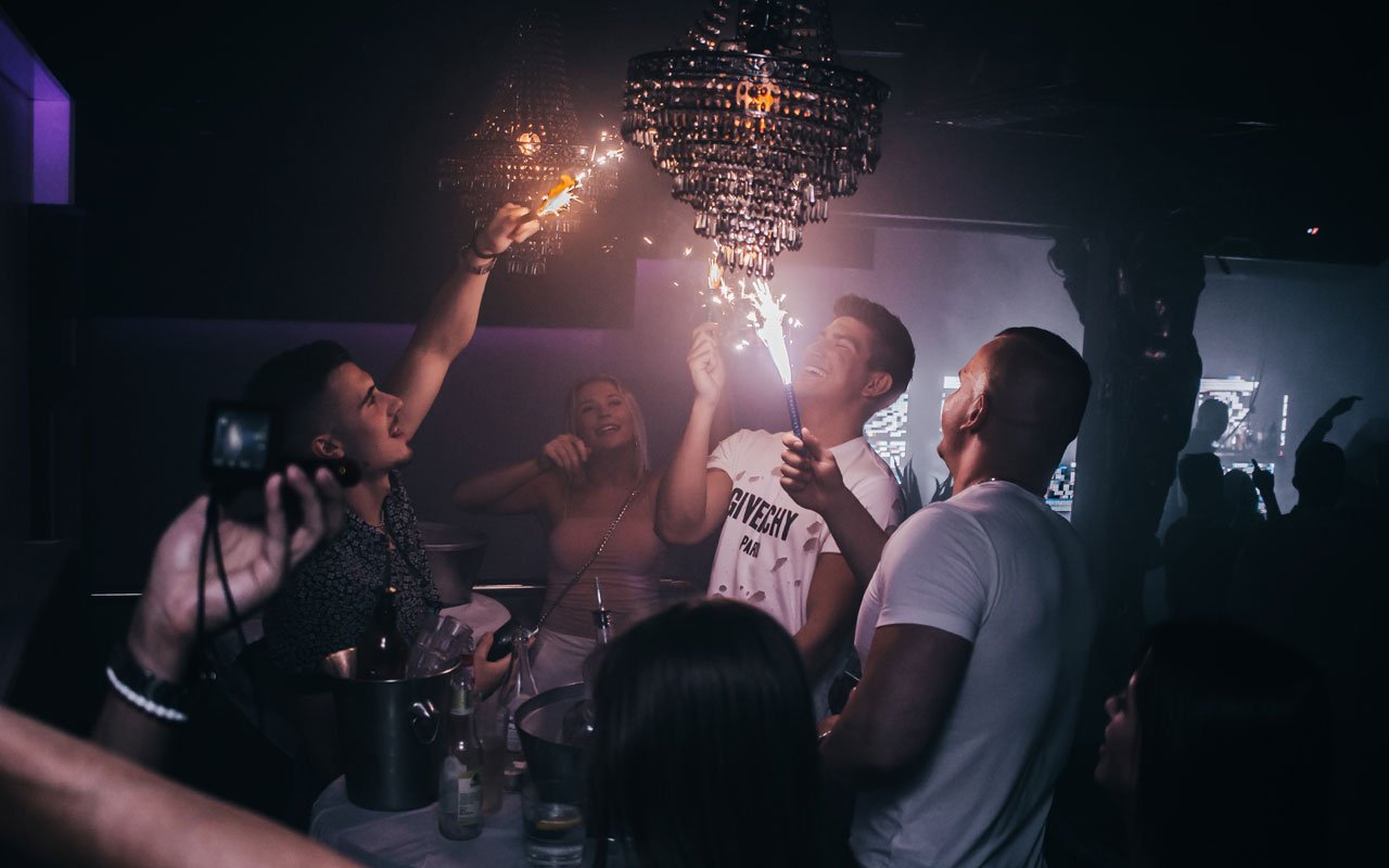 Como os Americanos Celebram a Festa de Despedida de Solteiro nos EUA